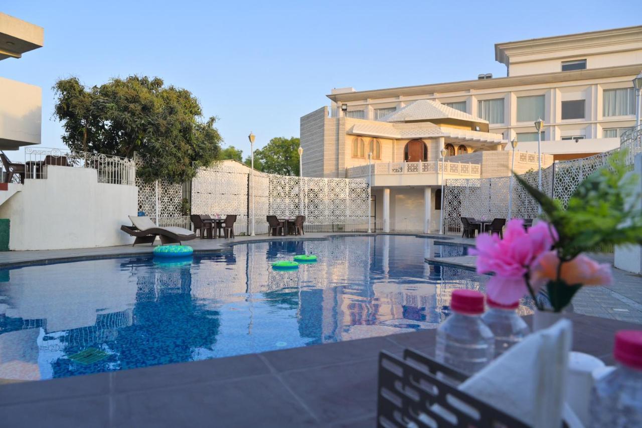 Stardom Resort Τζαϊπούρ Εξωτερικό φωτογραφία